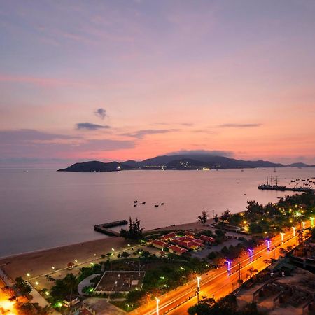 Crown Hotel Nha Trang Exterior foto