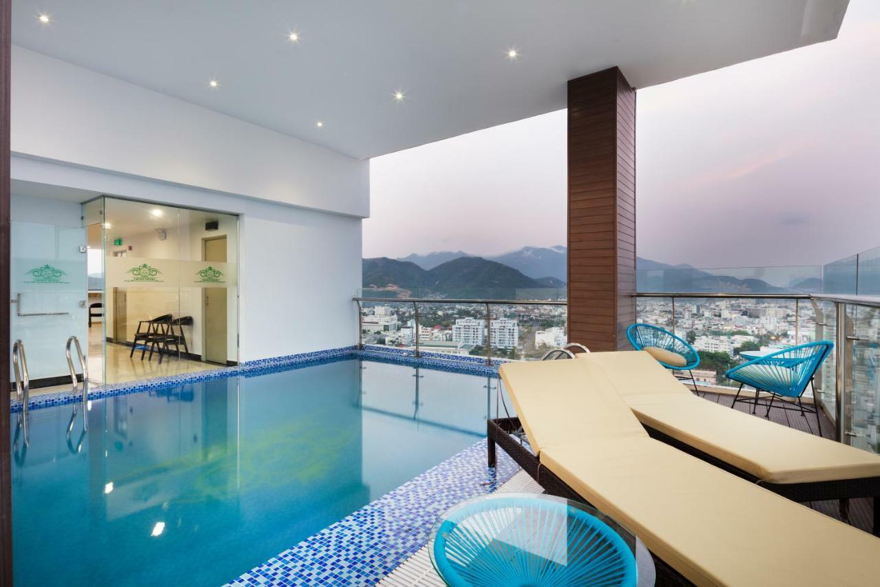 Crown Hotel Nha Trang Exterior foto